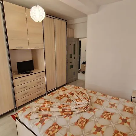 Lovely 1 Bedroom Flat With Free Parking Safirului Street