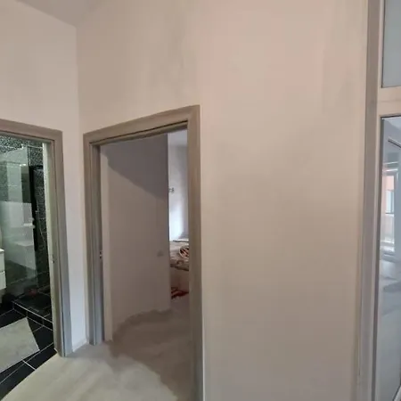 Apartment Lovely 1 Bedroom Flat With Free Parking Safirului Street