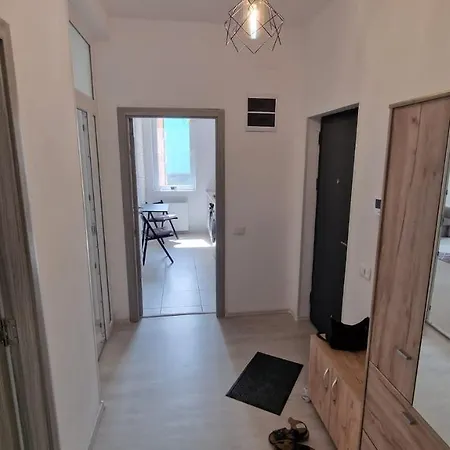 Lovely 1 Bedroom Flat With Free Parking Safirului Street *