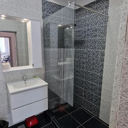 Lovely 1 Bedroom Flat With Free Parking Safirului Street * Constanta