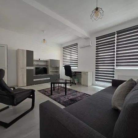 Lovely 1 Bedroom Flat With Free Parking Safirului Street *