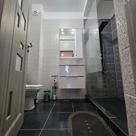 Lovely 1 Bedroom Flat With Free Parking Safirului Street * Constanta