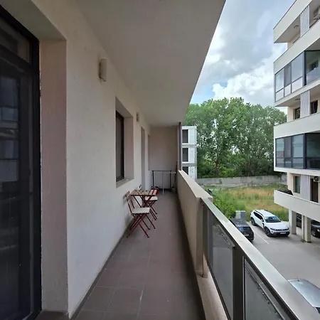 Lovely 1 Bedroom Flat With Free Parking Safirului Street
