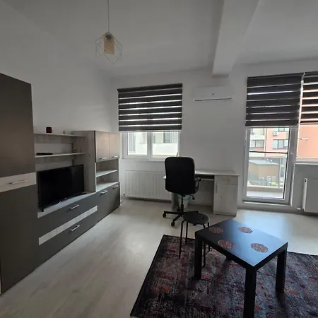 Lovely 1 Bedroom Flat With Free Parking Safirului Street *
